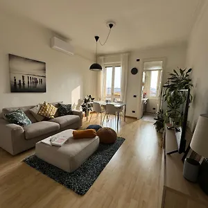 https://apt-trilocale-con-due-balconi-a-isola-porta-nuova.it-lombardy.com